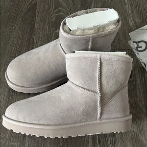 UGG CLASSIC MINI II BOOTS